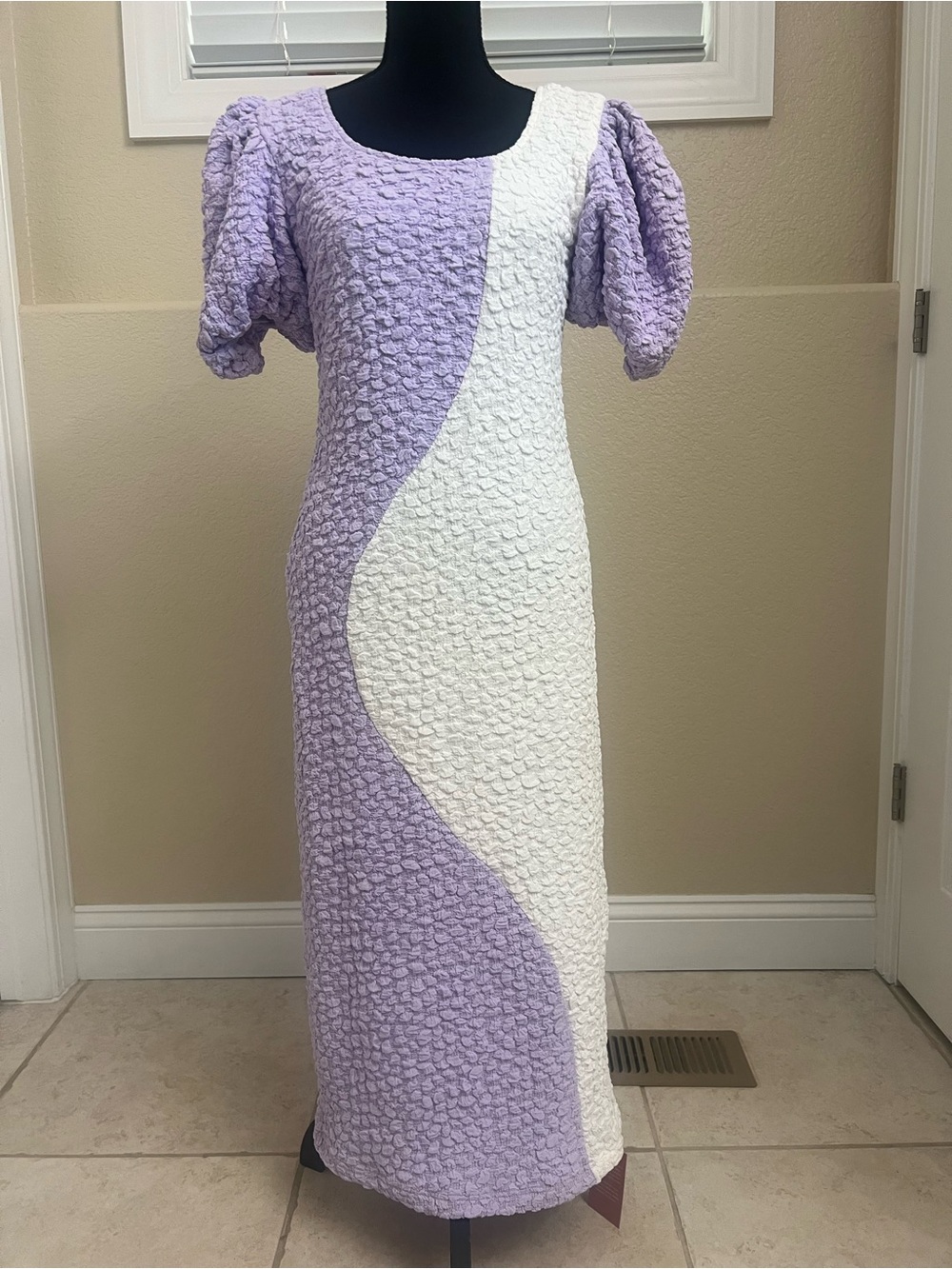 Ivy City Co Lilac & White Textured Curve-Panel Puff-Sleeve Midi Dress